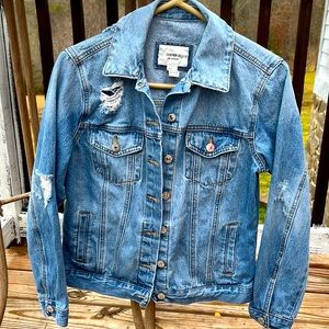 Stunning distressed Blue Jean jacket! Size small! From forever 21!